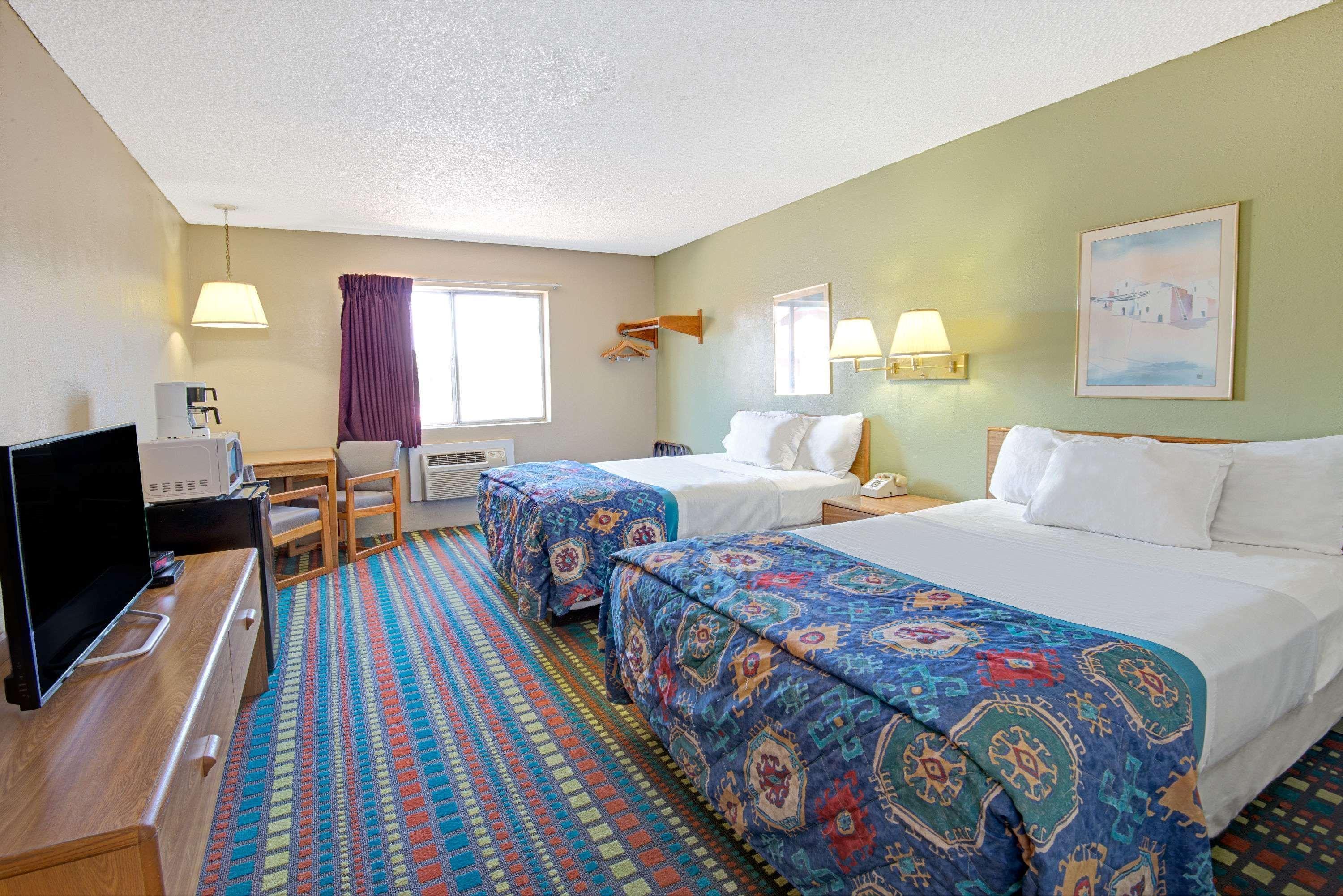 Super 8 By Wyndham Belen Nm Hotell Exteriör bild