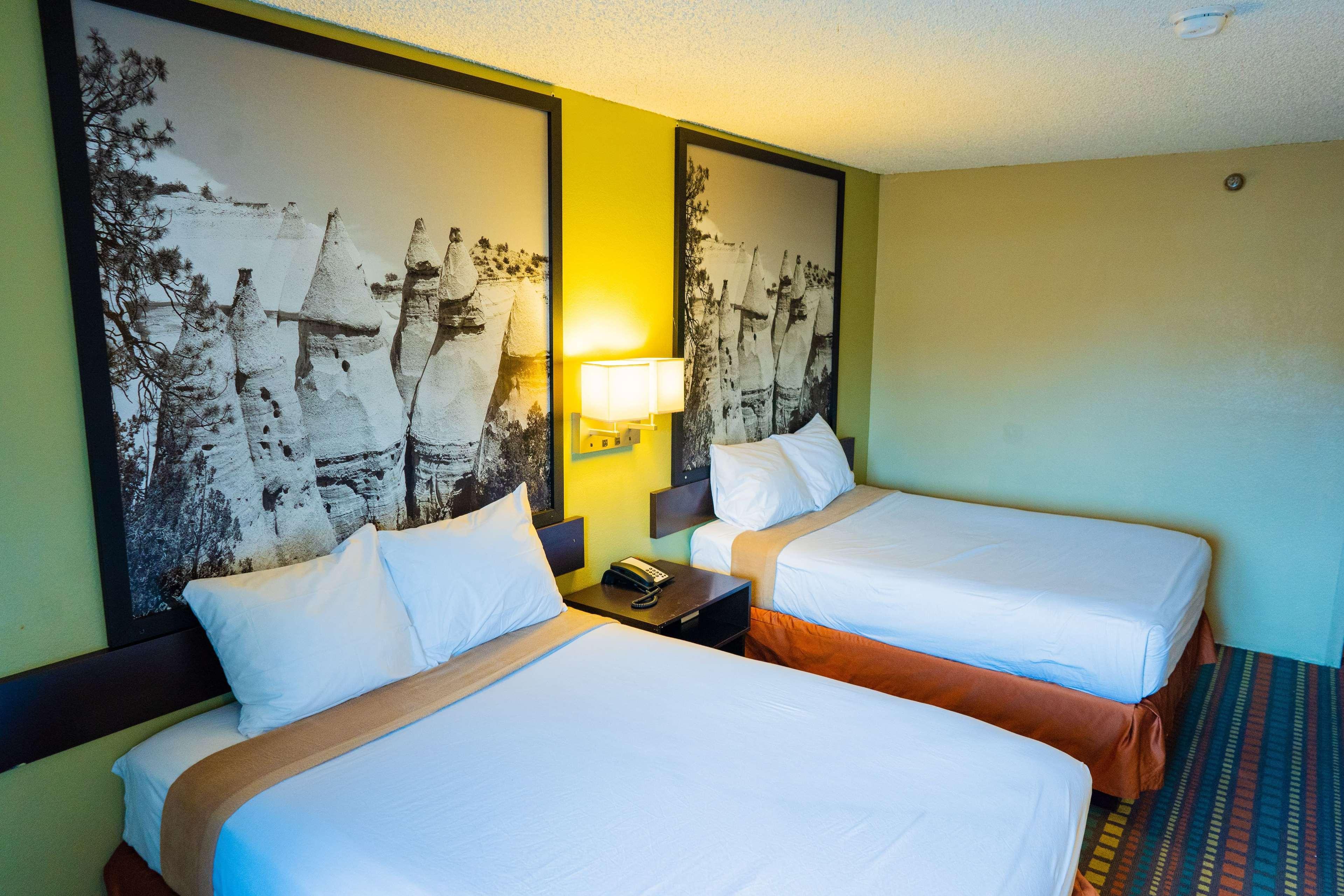Super 8 By Wyndham Belen Nm Hotell Exteriör bild